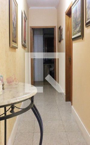 Casa à venda com 166m², 3 quartos e 3 vagasCorredor 