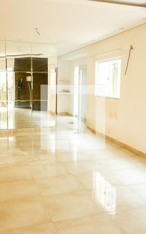 Casa à venda com 270m², 6 quartos e 3 vagas Casa à venda com 270m², 6 quartos e 3 vagassala