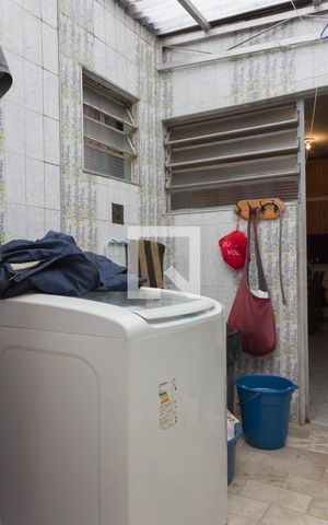 Casa à venda com 287m², 3 quartos e 4 vagas Casa à venda com 287m², 3 quartos e 4 vagasÁrea de Serviço