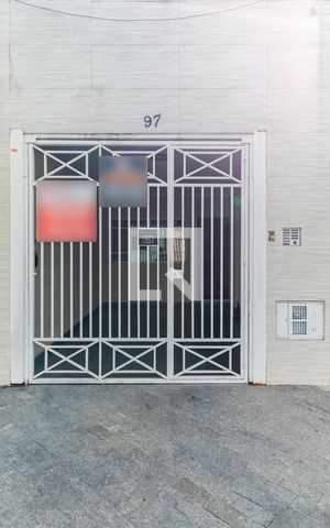 Casa à venda com 150m², 2 quartos e 1 vaga Casa à venda com 150m², 2 quartos e 1 vagaFachada