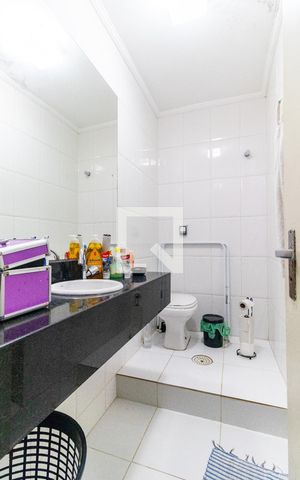 Casa à venda com 150m², 2 quartos e 1 vaga Casa à venda com 150m², 2 quartos e 1 vagaBanheiro