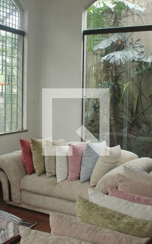 Casa à venda com 500m², 4 quartos e 6 vagasSala