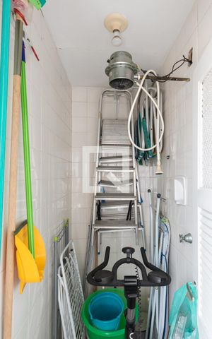 Apartamento à venda com 78m², 2 quartos e 1 vagaBanheiro de serviço