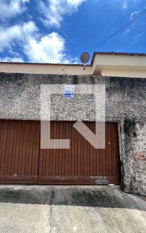 Casa à venda com 380m², 4 quartos e 2 vagas Casa à venda com 380m², 4 quartos e 2 vagasFachada