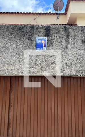 Casa à venda com 380m², 4 quartos e 2 vagas Casa à venda com 380m², 4 quartos e 2 vagasFachada