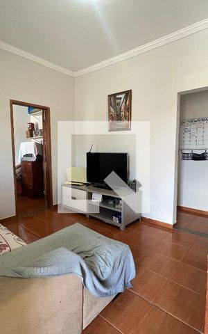 Casa à venda com 380m², 4 quartos e 2 vagas Casa à venda com 380m², 4 quartos e 2 vagasSala