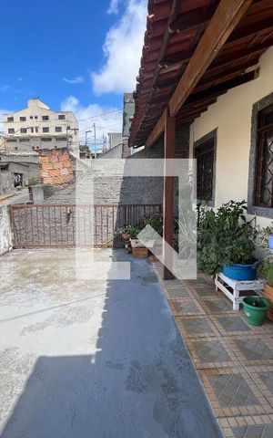 Casa à venda com 380m², 4 quartos e 2 vagas Casa à venda com 380m², 4 quartos e 2 vagasÁrea comum