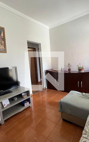Casa à venda com 380m², 4 quartos e 2 vagas Casa à venda com 380m², 4 quartos e 2 vagasSala