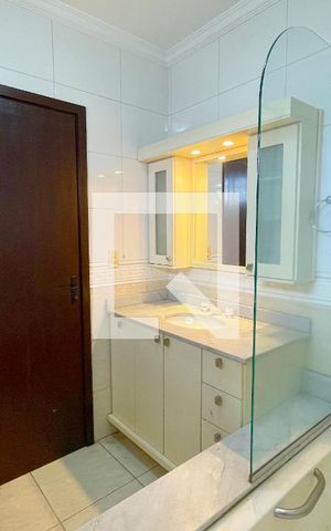 Casa à venda com 180m², 3 quartos e 2 vagas Casa à venda com 180m², 3 quartos e 2 vagasBanheiro da Suíte