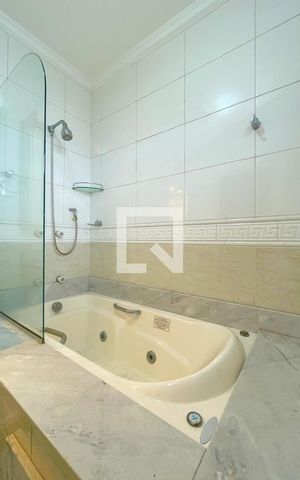Casa à venda com 180m², 3 quartos e 2 vagas Casa à venda com 180m², 3 quartos e 2 vagasBanheiro da Suíte