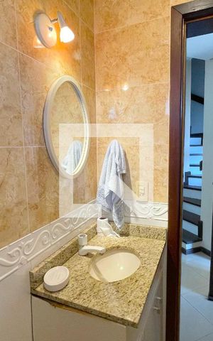 Casa à venda com 180m², 3 quartos e 2 vagas Casa à venda com 180m², 3 quartos e 2 vagasLavabo