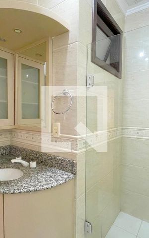 Casa à venda com 180m², 3 quartos e 2 vagas Casa à venda com 180m², 3 quartos e 2 vagasBanheiro