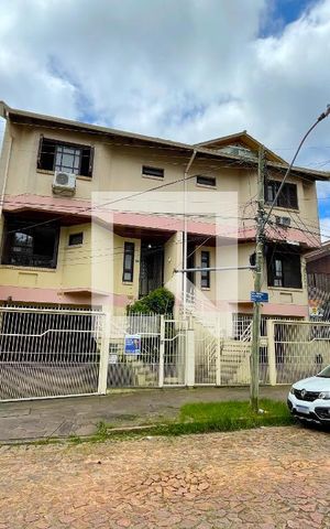 Casa à venda com 180m², 3 quartos e 2 vagas Casa à venda com 180m², 3 quartos e 2 vagasFachada