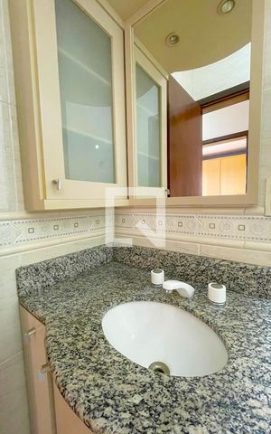 Casa à venda com 180m², 3 quartos e 2 vagas Casa à venda com 180m², 3 quartos e 2 vagasBanheiro