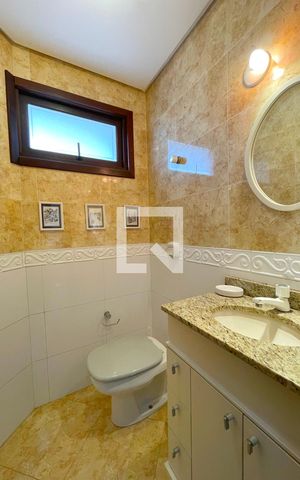 Casa à venda com 180m², 3 quartos e 2 vagas Casa à venda com 180m², 3 quartos e 2 vagasLavabo