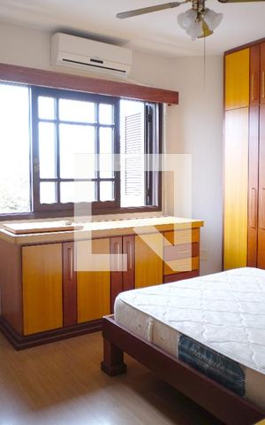 Casa à venda com 180m², 3 quartos e 2 vagasSuíte