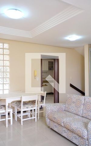 Casa à venda com 180m², 3 quartos e 2 vagasSala