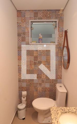 Casa de condomínio à venda com 130m², 3 quartos e 2 vagasLavabo