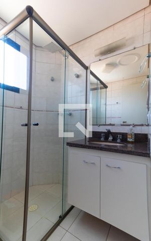 Apartamento à venda com 156m², 4 quartos e 3 vagas Apartamento à venda com 156m², 4 quartos e 3 vagasBanheiro da Suíte 01