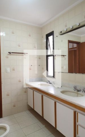 Apartamento à venda com 205m², 4 quartos e 4 vagasBanheiro da Suíte 1