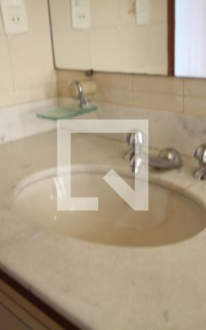 Apartamento à venda com 205m², 4 quartos e 4 vagasBanheiro da Suite 2