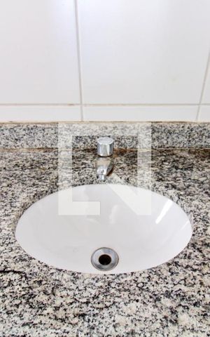 Apartamento à venda com 64m², 3 quartos e 2 vagas Apartamento à venda com 64m², 3 quartos e 2 vagasQuarto 1 (banheiro)