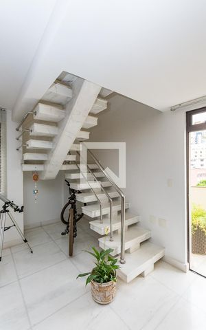 Apartamento à venda com 340m², 4 quartos e 4 vagas Apartamento à venda com 340m², 4 quartos e 4 vagasEscada