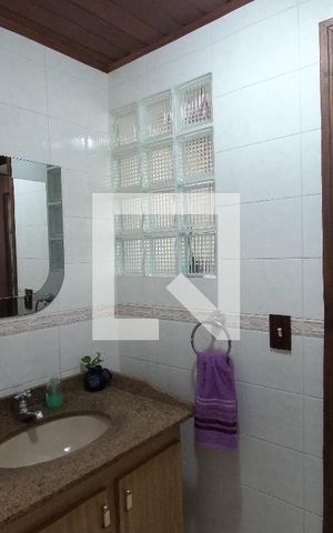 Casa à venda com 190m², 3 quartos e 2 vagasBanheiro