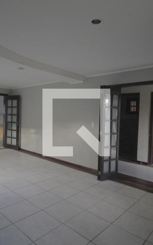 Casa à venda com 300m², 4 quartos e 3 vagasSala