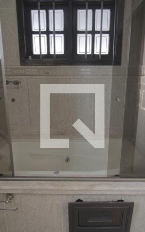Casa à venda com 300m², 4 quartos e 3 vagasBanheiro da Suíte
