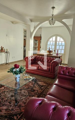 Casa à venda com 580m², 4 quartos e 5 vagasSala 1
