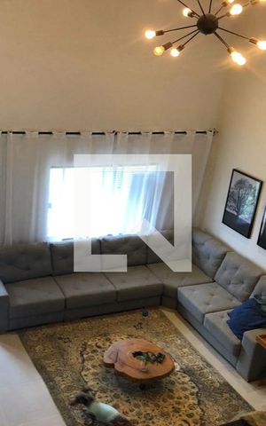 Casa de condomínio à venda com 360m², 2 quartos e 5 vagas Casa de condomínio à venda com 360m², 2 quartos e 5 vagasSala