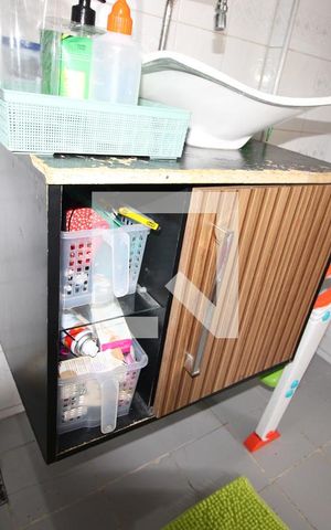 Apartamento à venda com 72m², 2 quartos e 1 vagaDetalhe do banheiro