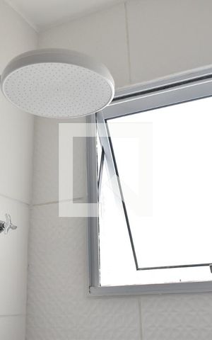 Apartamento para alugar com 54m², 2 quartos e 1 vagaDetalhe do banheiro