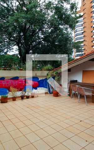 Casa à venda com 340m², 5 quartos e 2 vagasQuintal