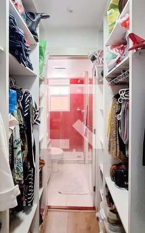 Apartamento à venda com 80m², 3 quartos e 1 vaga Apartamento à venda com 80m², 3 quartos e 1 vagaCloset da suíte