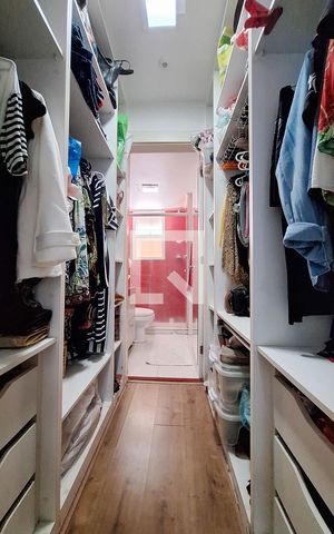 Apartamento à venda com 80m², 3 quartos e 1 vaga Apartamento à venda com 80m², 3 quartos e 1 vagaCloset da suíte