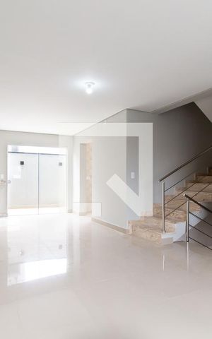 Casa de condomínio para alugar com 170m², 3 quartos e 1 vaga Casa de condomínio para alugar com 170m², 3 quartos e 1 vagaSala