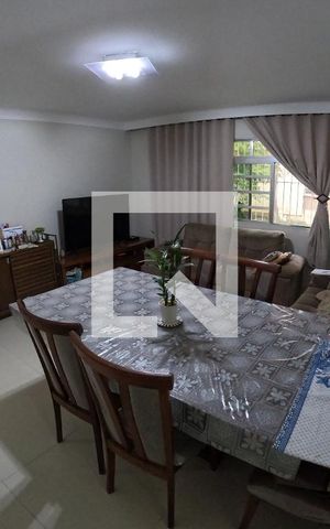 Apartamento para alugar com 82m², 2 quartos e 1 vagaSala