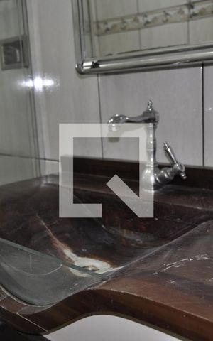 Apartamento à venda com 70m², 2 quartos e sem vagaBanheiro