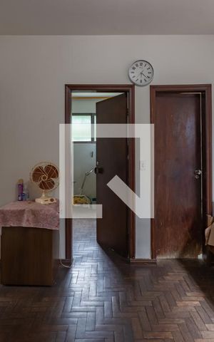 Casa à venda com 641m², 5 quartos e 10 vagas Casa à venda com 641m², 5 quartos e 10 vagasQuarto de Serviço 1
