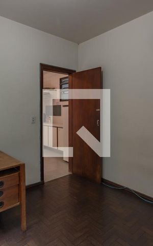 Casa à venda com 641m², 5 quartos e 10 vagas Casa à venda com 641m², 5 quartos e 10 vagasQuarto de Serviço 1