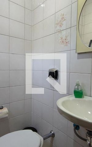 Casa para alugar com 299m², 4 quartos e 6 vagasBanheiro Social