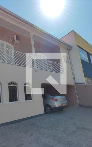 Casa para alugar com 299m², 4 quartos e 6 vagasGaragem - Quintal
