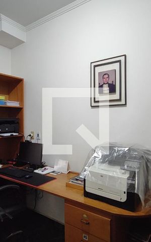 Casa para alugar com 299m², 4 quartos e 6 vagasEscritório