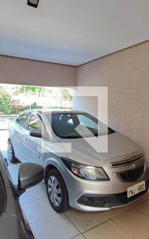Casa para alugar com 299m², 4 quartos e 6 vagasGaragem - Quintal