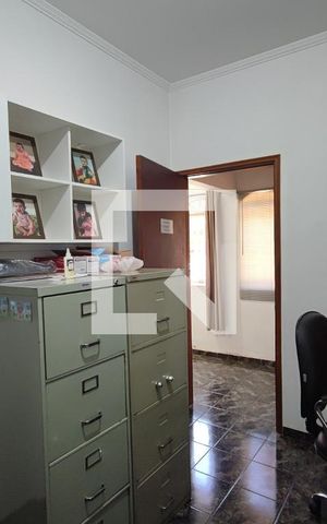 Casa para alugar com 299m², 4 quartos e 6 vagasEscritório