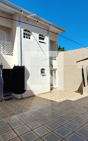 Casa para alugar com 299m², 4 quartos e 6 vagasQuintal - Fundos
