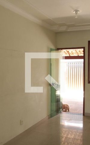 Casa para alugar com 120m², 2 quartos e 2 vagassala