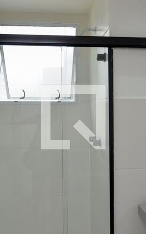 Apartamento à venda com 43m², 2 quartos e 1 vaga Apartamento à venda com 43m², 2 quartos e 1 vagaBanheiro social